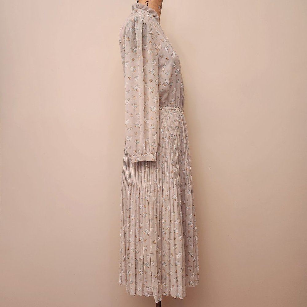 Uniqlo Pleated Chiffon Dress - Picture 5 of 14